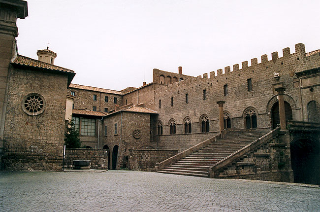 piazza centrale di Viterbo
